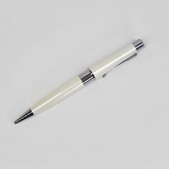 Cross Beverly / Pearlescent White Lacquer / Chrome Ballpoint Pen / Gift Pen - Picture 2 of 7